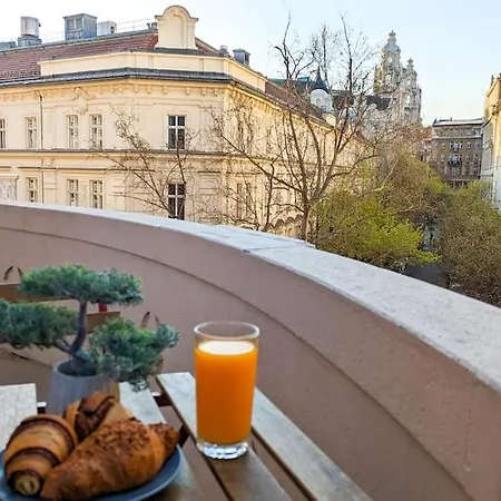 Апартаменты 120M2 Luxury Hollywood Condo In The Heart Of The City -Cinema -Private Spa