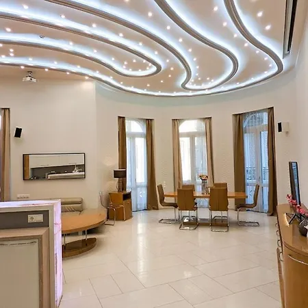 Апартаменты 120M2 Luxury Hollywood Condo In The Heart Of The City -Cinema -Private Spa *