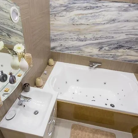 120M2 Luxury Hollywood Condo In The Heart Of The City -Cinema -Private Spa * Будапешт