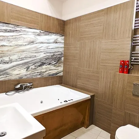 Апартаменты 120M2 Luxury Hollywood Condo In The Heart Of The City -Cinema -Private Spa