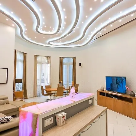 120M2 Luxury Hollywood Condo In The Heart Of The City -Cinema -Private Spa Апартаменты