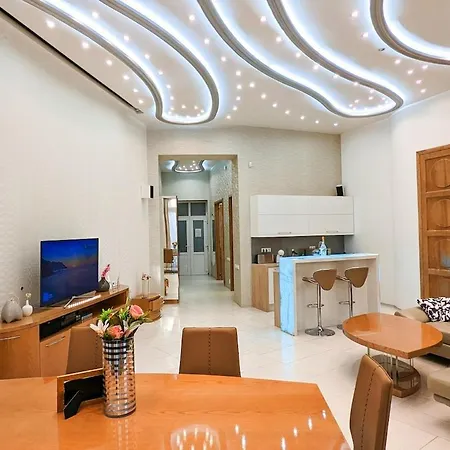 Апартаменты 120M2 Luxury Hollywood Condo In The Heart Of The City -Cinema -Private Spa Будапешт